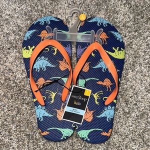 Brand New Kids West Loop size 4/5 large boys!